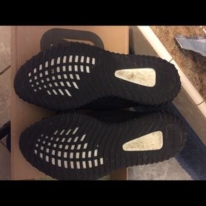 Yeezy 350 v2 black